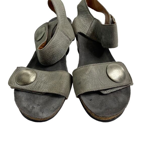 TAOS Carousel 3 Steel Gray Leather Wedge Ankle Strap Heels Size 39 Support #3209 - Picture 1 of 11